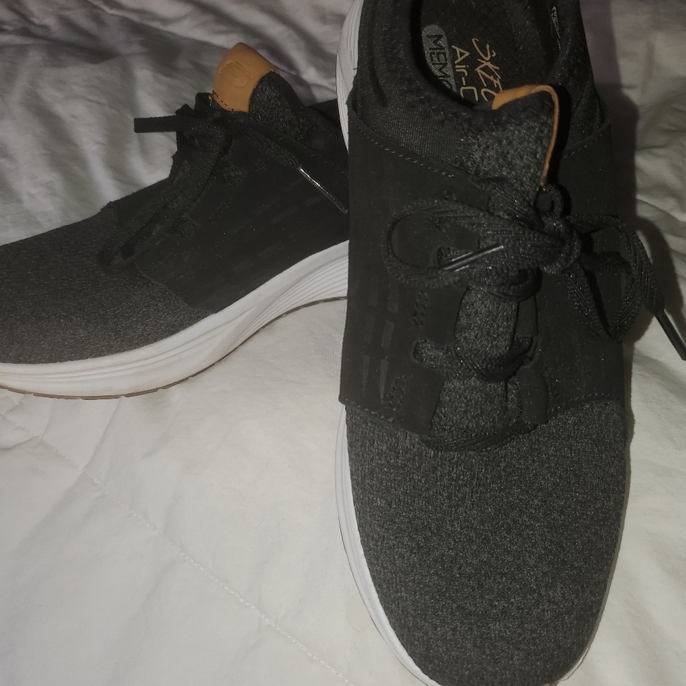 Sketches tennis shoes  size 8